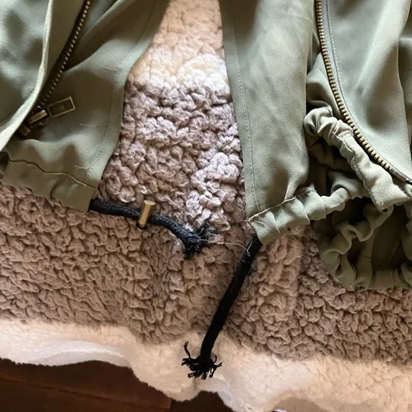 Guess light jacket - Picture 3 of 4